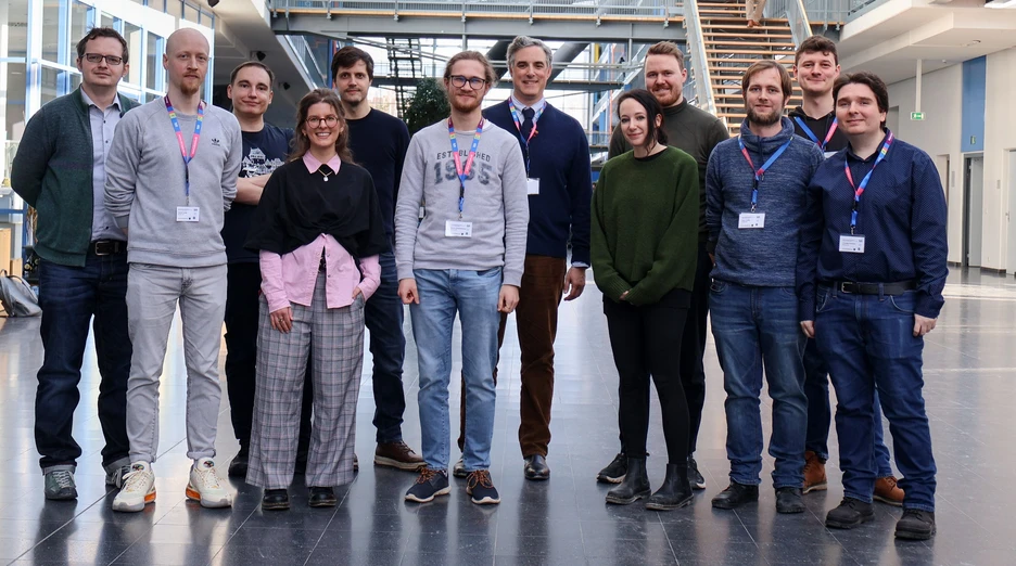 Das Bild zeigt die Teammitglieder des Lehrstuhls für N-Dimensional User Experience mit Gästen vor dem DemoDay 2026.
